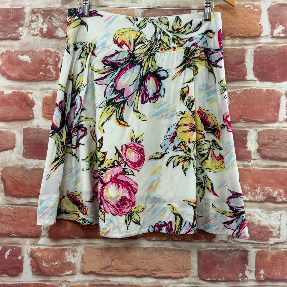 Cabi Skirt Women's 6 White Multicolor Floral Abstract Pleated Casual Skirt